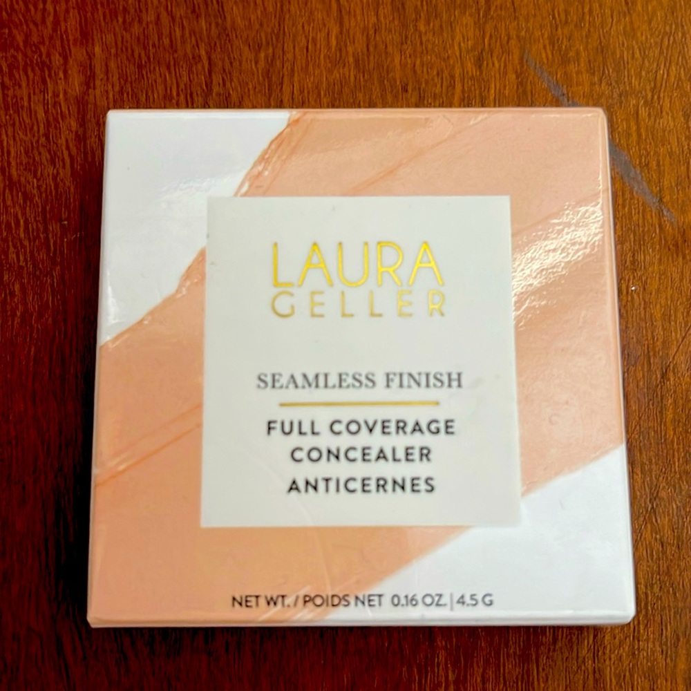 Laura Geller Full Coverage Concealer
Seamless Finish
Color- Porcelain
NIB
.16oz